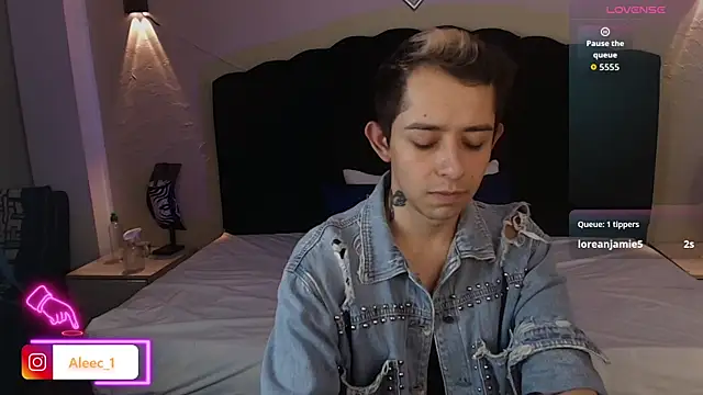 Snapshot of Aleecandrews chatting on 09.11.25 Aleecandrews online show from 09.11.25