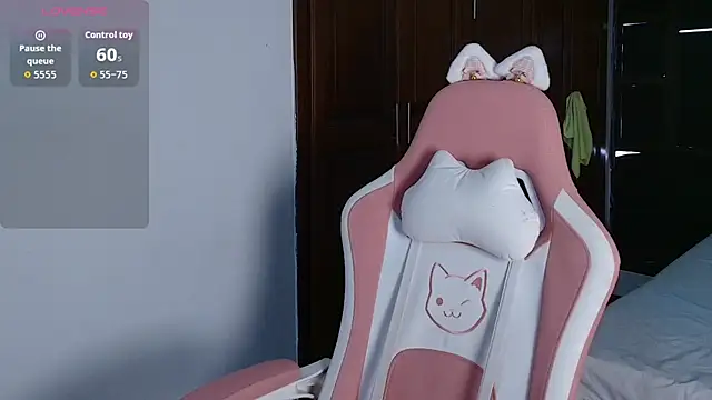 Snapshot of Aleecandrews chatting on 10.01.25 Aleecandrews online show from 10.01.25