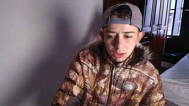 Snapshot of Aleecandrews chatting on 10.09.25 Aleecandrews online show from 10.09.25