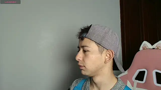 Snapshot of Aleecandrews chatting on 10.17.25 Aleecandrews online show from 10.17.25