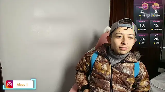 Snapshot of Aleecandrews chatting on 10.20.25 Aleecandrews online show from 10.20.25