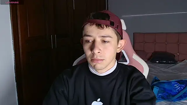 Snapshot of Aleecandrews chatting on 10.23.25 Aleecandrews online show from 10.23.25