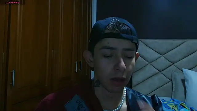 Snapshot of Aleecandrews chatting on 10.30.25 Aleecandrews online show from 10.30.25