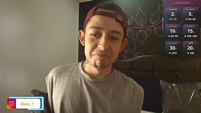 Snapshot of Aleecandrews chatting on 11.19.25 Aleecandrews online show from 11.19.25