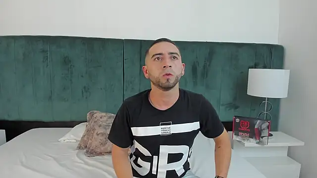 Snapshot of Lushian_ chatting on 11.01.25 Lushian online show from 11.01.25