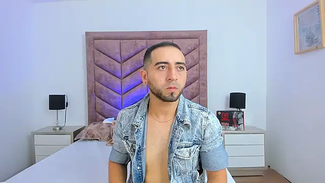 Snapshot of Lushian_ chatting on 11.04.25 Lushian online show from 11.04.25