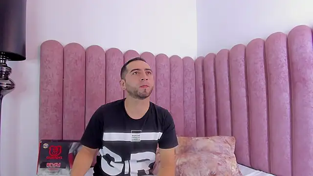 Snapshot of Lushian_ chatting on 11.12.25 Lushian online show from 11.12.25