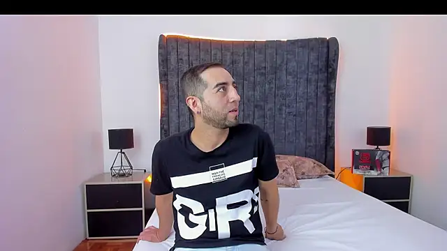 Snapshot of Lushian_ chatting on 11.14.25 Lushian online show from 11.14.25