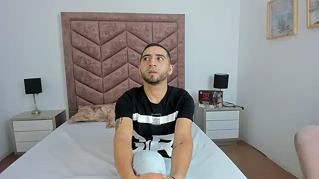 Snapshot of Lushian_ chatting on 11.27.25 Lushian online show from 11.27.25