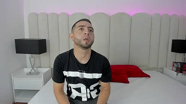 Snapshot of Lushian_ chatting on 12.05.25 Lushian online show from 12.05.25