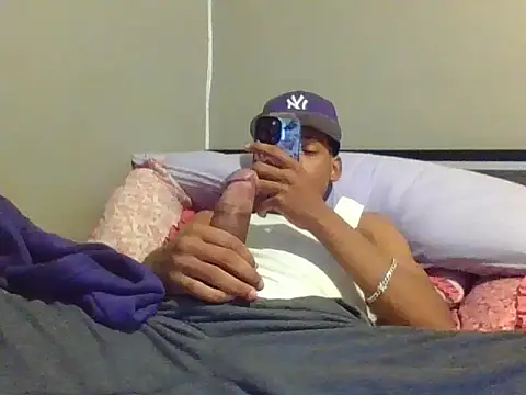 Snapshot of mikyng chatting on 12.02.25 mikyng online show from 12.02.25