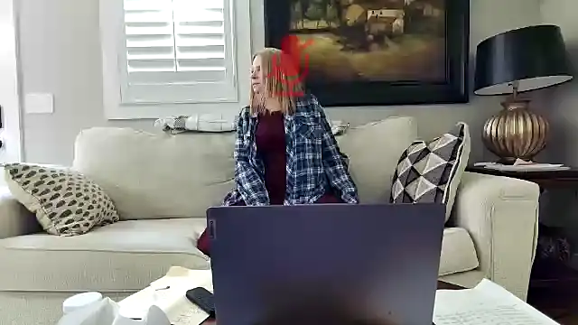 JulieHolliday online show from 11.04.25