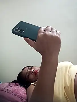 Snapshot of srimasrima chatting on 10.18.25 srimasrima online show from 10.18.25