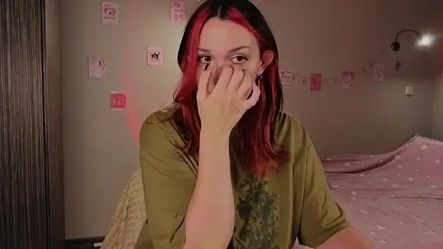 Snapshot of CrystalBlaze_ chatting on 09.17.25 CrystalBlaze  online show from 09.17.25