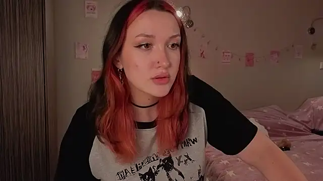 Snapshot of CrystalBlaze_ chatting on 09.21.25 CrystalBlaze  online show from 09.21.25