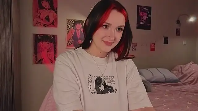 Snapshot of CrystalBlaze_ chatting on 10.03.25 CrystalBlaze  online show from 10.03.25