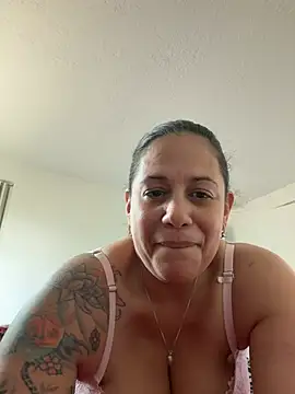 PrettyKittyMia online show from 05.14.26