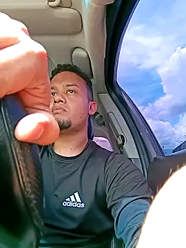 Snapshot of Boylatinn chatting on 09.17.25 Boylatinn online show from 09.17.25