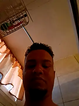 Snapshot of Boylatinn chatting on 10.04.25 Boylatinn online show from 10.04.25