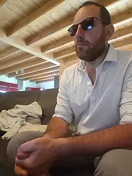 Snapshot of BrunJulienMetis chatting on 05.16.26 BrunJulienMetis online show from 05.16.26
