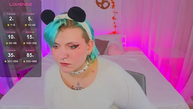 Snapshot of bluelunaray chatting on 09.19.25 bluelunaray online show from 09.19.25