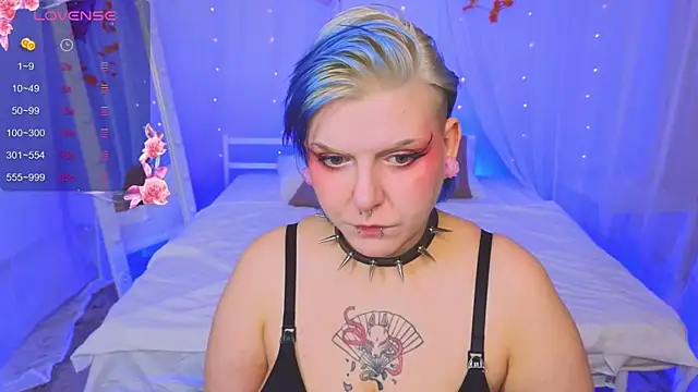 Snapshot of bluelunaray chatting on 09.24.25 bluelunaray online show from 09.24.25