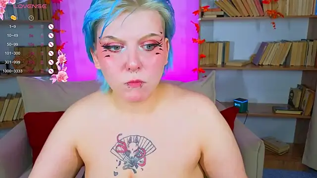 Snapshot of bluelunaray chatting on 09.28.25 bluelunaray online show from 09.28.25