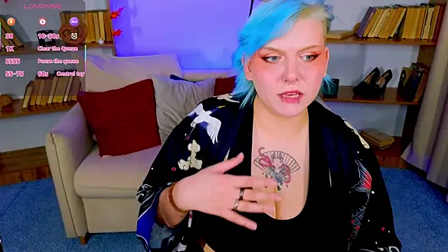 Snapshot of bluelunaray chatting on 09.29.25 bluelunaray online show from 09.29.25