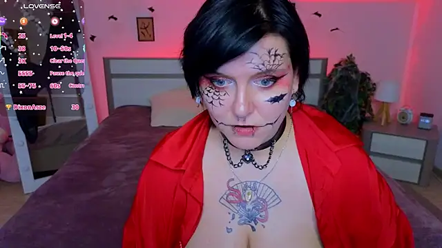 Snapshot of bluelunaray chatting on 10.16.25 bluelunaray online show from 10.16.25