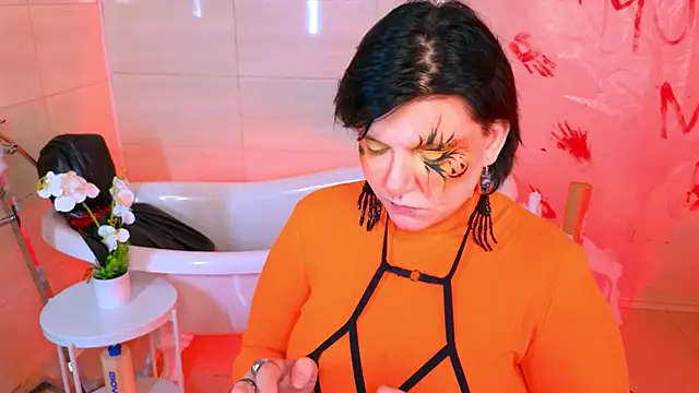 Snapshot of bluelunaray chatting on 10.23.25 bluelunaray online show from 10.23.25