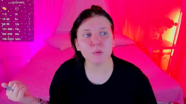 Snapshot of bluelunaray chatting on 11.27.25 bluelunaray online show from 11.27.25