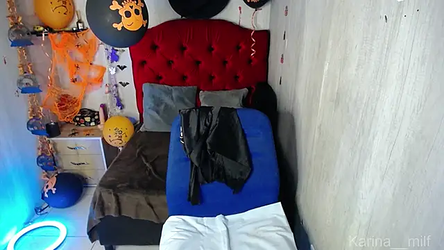 Snapshot of karina__milff chatting on 10.28.25 karina milff online show from 10.28.25