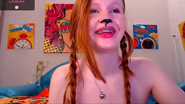 Snapshot of LuxXAngel chatting on 10.31.25 LuxXAngel online show from 10.31.25