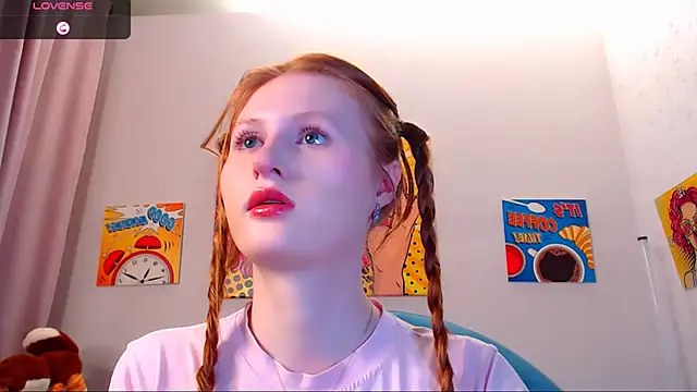 Snapshot of LuxXAngel chatting on 11.02.25 LuxXAngel online show from 11.02.25