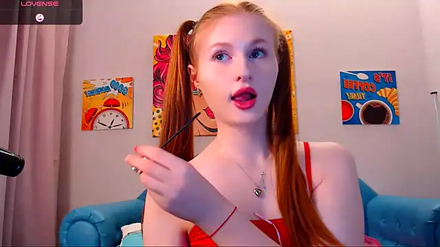 Snapshot of LuxXAngel chatting on 11.07.25 LuxXAngel online show from 11.07.25