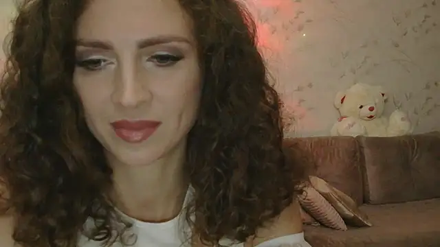 Snapshot of Amber_Carrol chatting on 11.30.25 Amber Carrol online show from 11.30.25