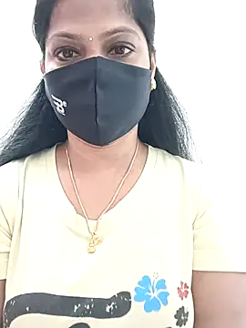 Snapshot of shivani27 chatting on 09.14.25 shivani27 online show from 09.14.25