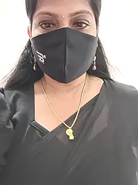 Snapshot of shivani27 chatting on 10.08.25 shivani27 online show from 10.08.25