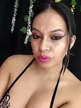 Snapshot of AntonelaMorriz chatting on 05.06.26 AntonelaMorriz online show from 05.06.26