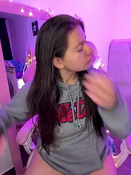 Snapshot of Stepha_babe chatting on 12.21.25 Stepha babe online show from 12.21.25