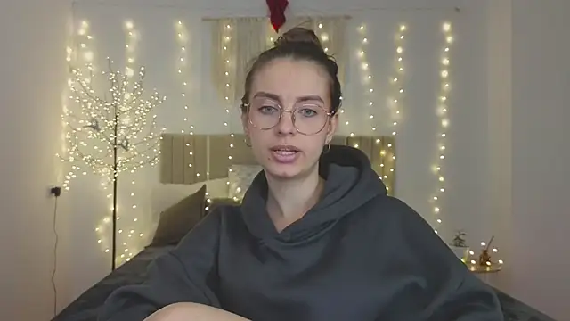 Snapshot of Real_cutie1 chatting on 12.20.25 Real cutie1 online show from 12.20.25