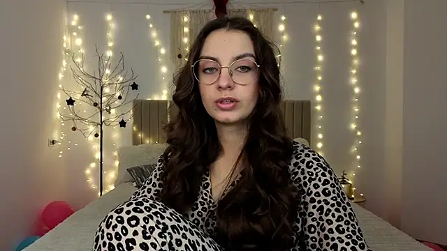 Snapshot of Real_cutie1 chatting on 01.06.26 Real cutie1 online show from 01.06.26