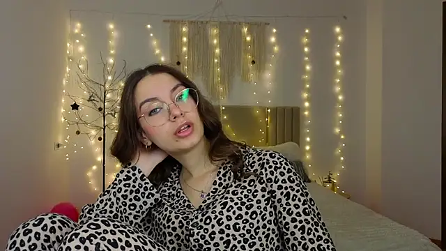 Snapshot of Real_cutie1 chatting on 01.09.26 Real cutie1 online show from 01.09.26