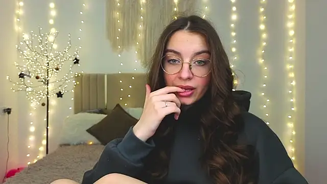 Snapshot of Real_cutie1 chatting on 02.04.26 Real cutie1 online show from 02.04.26