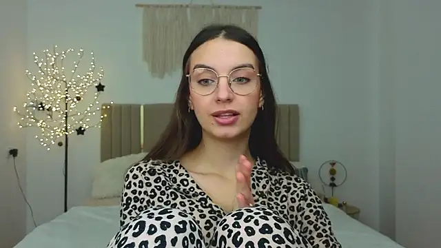 Snapshot of Real_cutie1 chatting on 02.07.26 Real cutie1 online show from 02.07.26