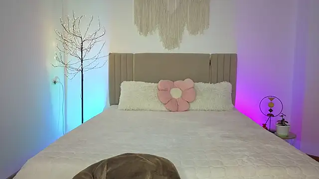 Snapshot of Real_cutie1 chatting on 02.18.26 Real cutie1 online show from 02.18.26