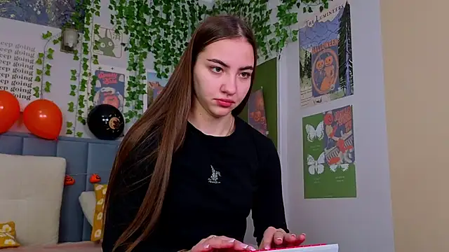 Ashley Pierce online show from 10.23.25