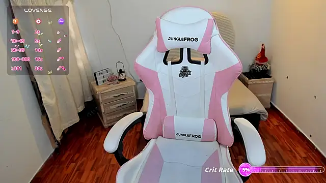 Snapshot of megan_foz chatting on 11.19.25 megan foz online show from 11.19.25