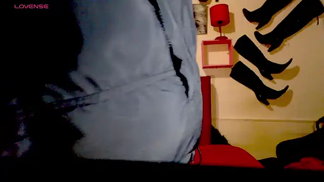 blondehot5v online show from 10.27.25