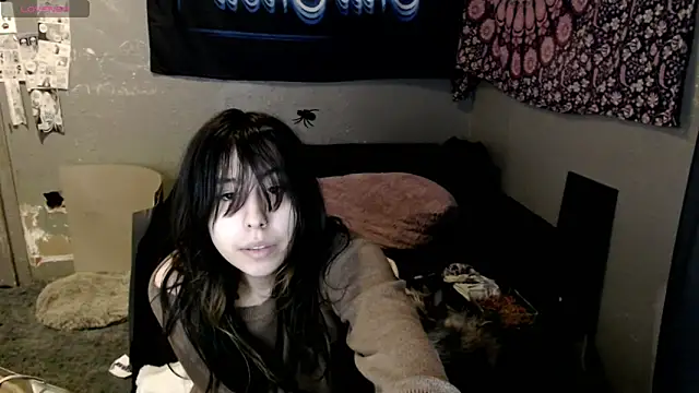 Snapshot of London_Ray chatting on 10.17.25 London Ray online show from 10.17.25